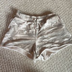 Light Camo shorts -XS